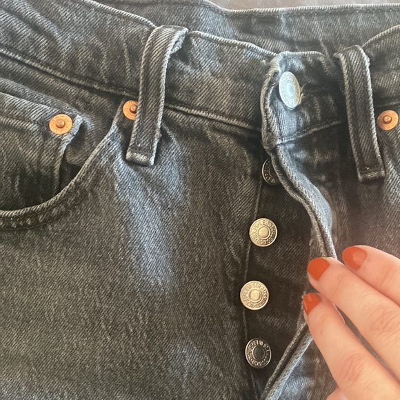 501®️ Levi’s Original High Rise Shorts - Picture 8 of 9